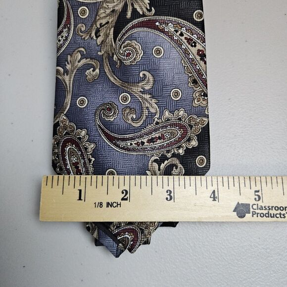 Wembley Necktie Black & Gray Paisley 100% Polyester Made In USA 4x56 Red Accents - Picture 7 of 8